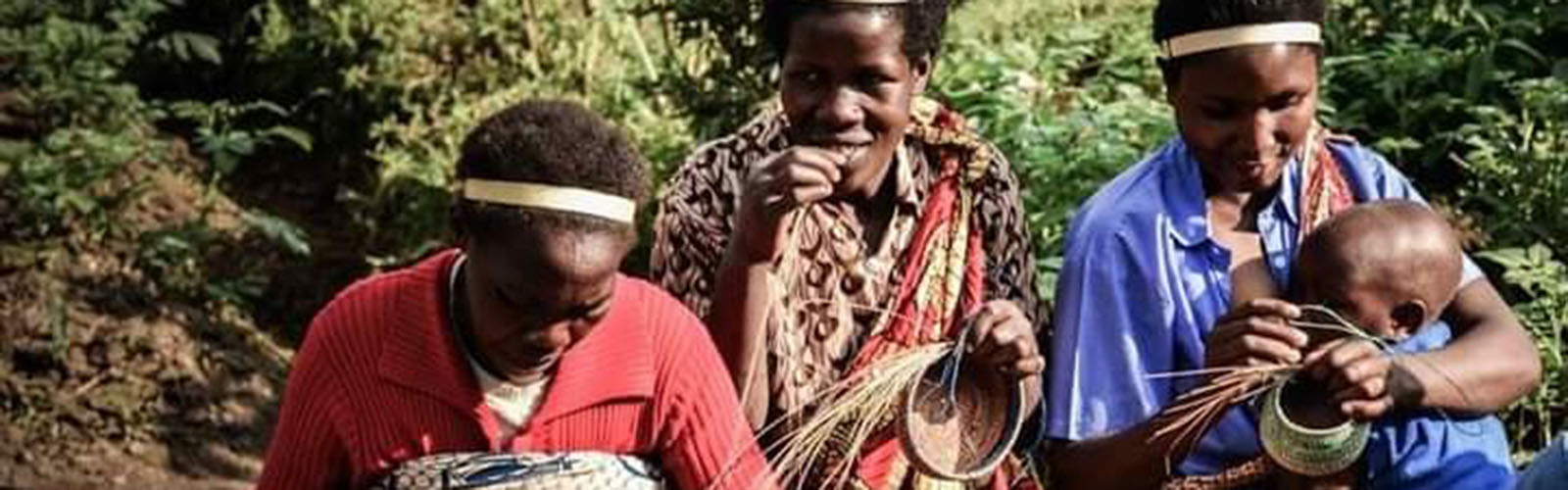 rwandan women weaving handcrafts